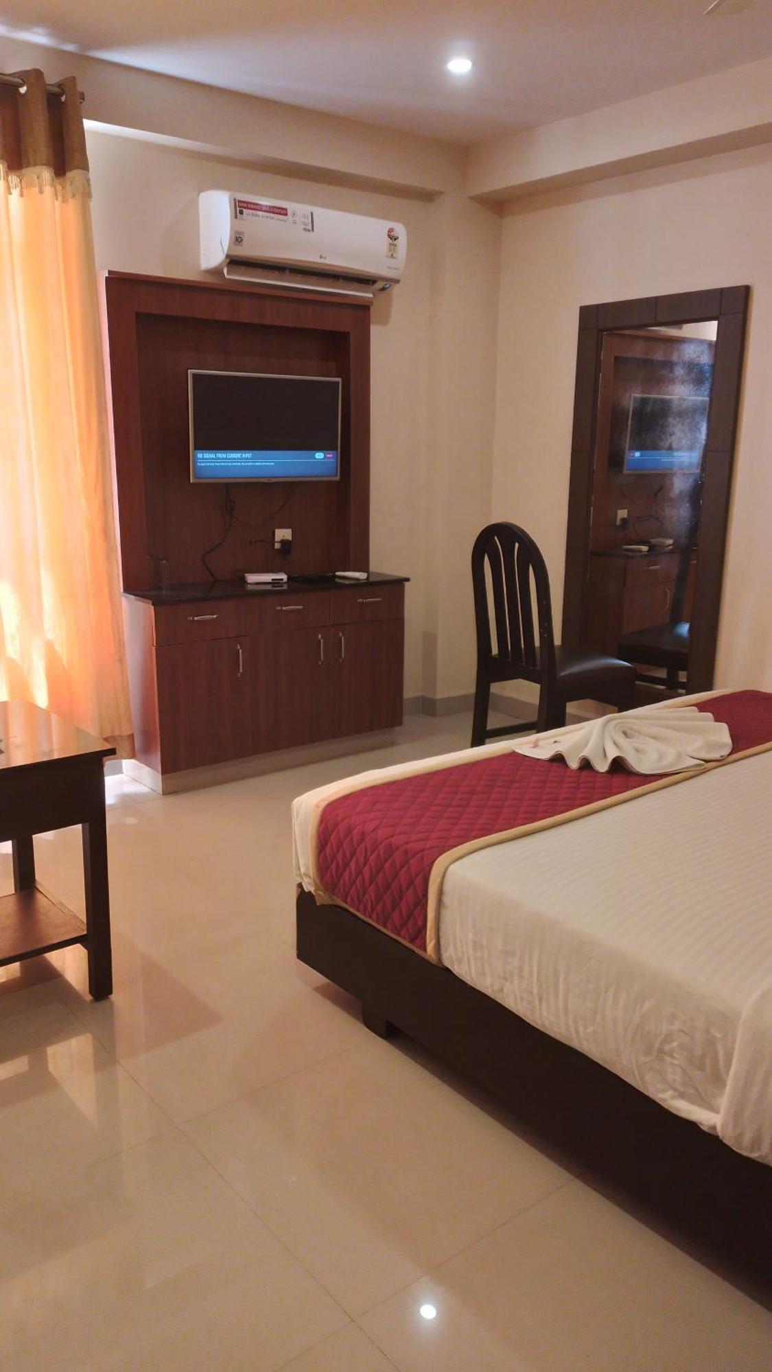 Hotel Pioneer Paradise Nāgercoil Esterno foto